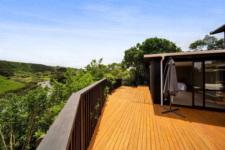 Photo of property in 18 Ohawe Terrace, Ohawe, Hawera, 4671