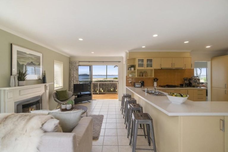 Photo of property in 14 Longbush Road, Te Atatu Peninsula, Auckland, 0610