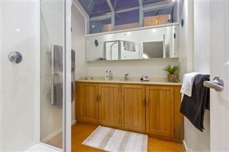 Photo of property in 1/71 Beresford Street, Bayswater, Auckland, 0622