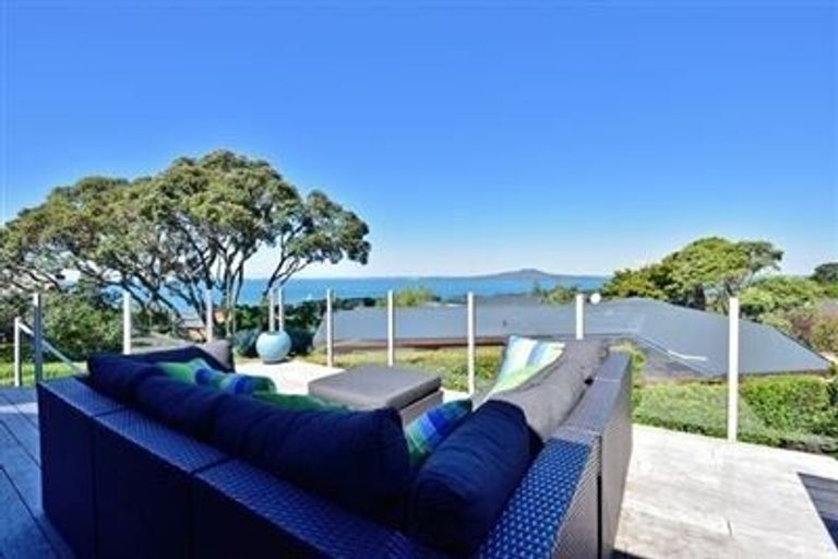 Photo of property in 2/91 Aberdeen Road, Castor Bay, Auckland, 0620