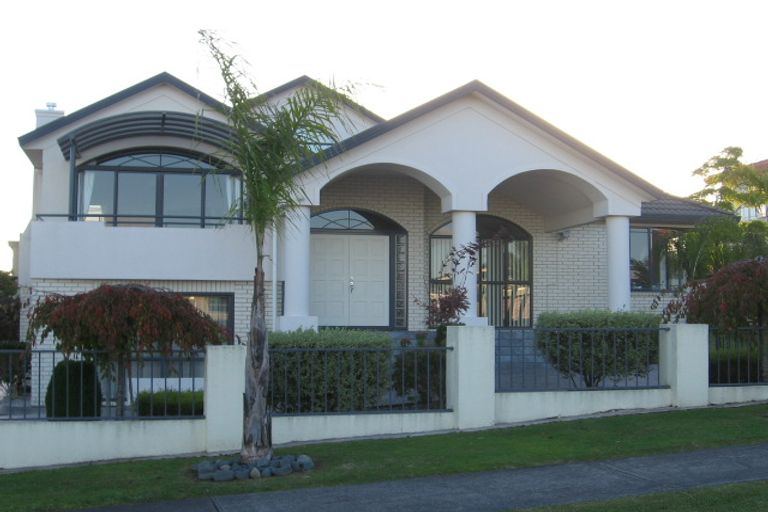 Photo of property in 6 Courtneys, West Harbour, Auckland, 0618