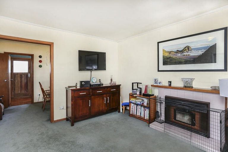 Photo of property in 74 Neil Avenue, Te Atatu Peninsula, Auckland, 0610