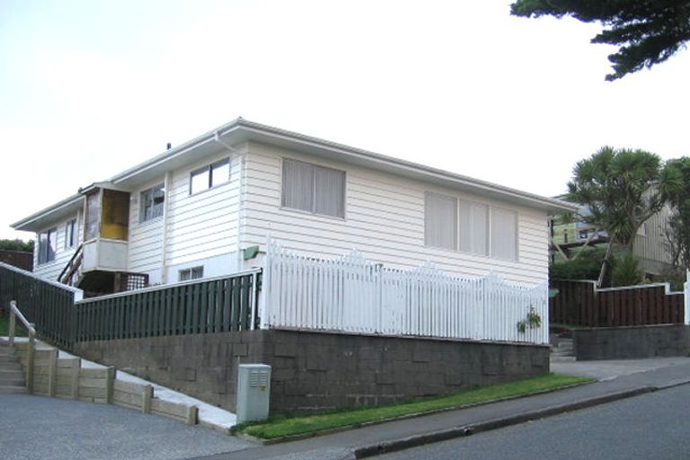 Photo of property in 12 Carluke Street, Paparangi, Wellington, 6037