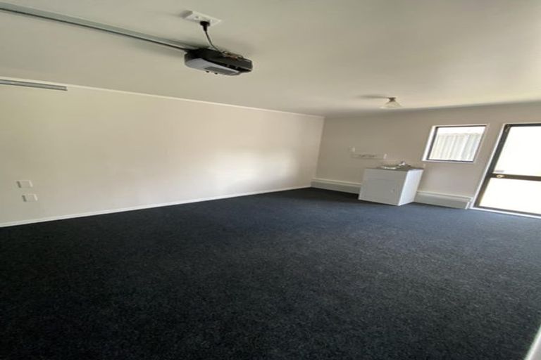 Photo of property in 2/16 Ebony Place, Massey, Auckland, 0614