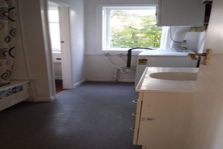 Photo of property in 43b Baroda Street, Khandallah, Wellington, 6035