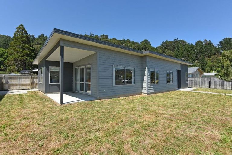 Photo of property in 16 Lane Street, Wallaceville, Upper Hutt, 5018
