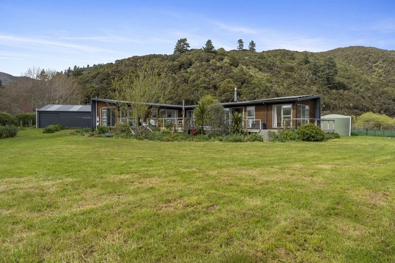 Photo of property in 438 Whitemans Valley Road, Whitemans Valley, Upper Hutt, 5371