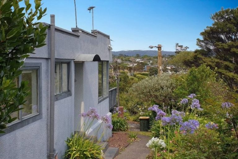 Photo of property in 9 Rangeview Road, Sunnyvale, Auckland, 0612