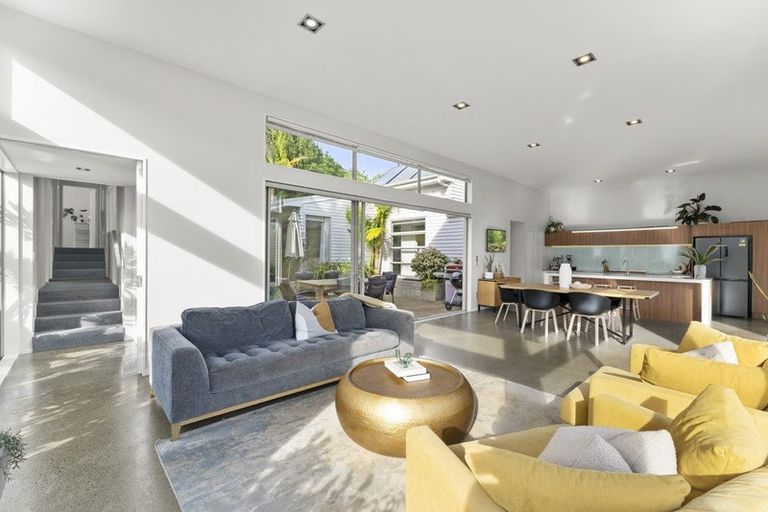 Photo of property in 4 Hillford Place, Welcome Bay, Tauranga, 3175