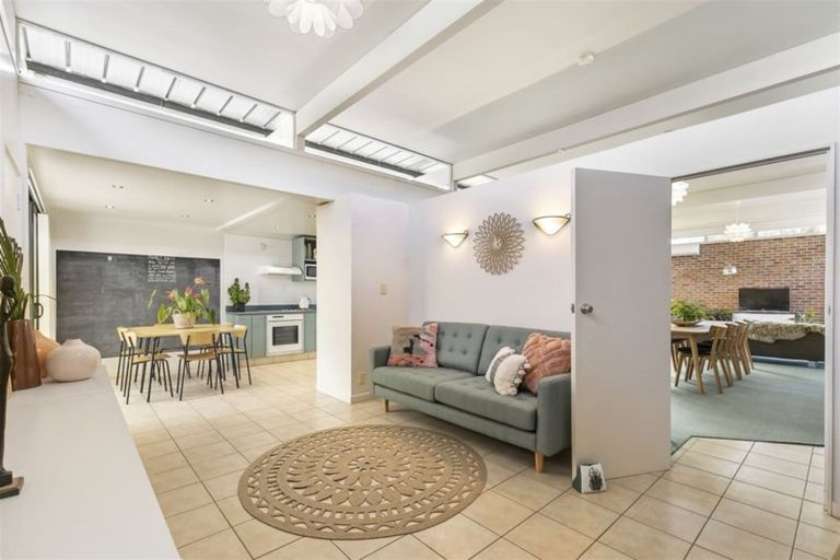 Photo of property in 98 Hillcrest Avenue, Hillcrest, Auckland, 0627