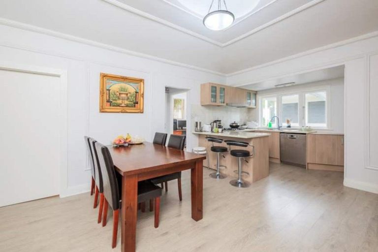 Photo of property in 1/28 Rangitoto Terrace, Milford, Auckland, 0620