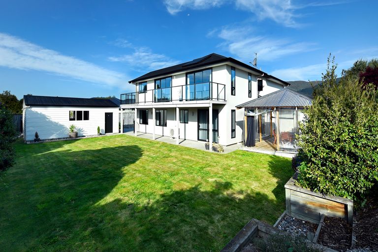 Photo of property in 31 Kendall View, Stoke, Nelson, 7011