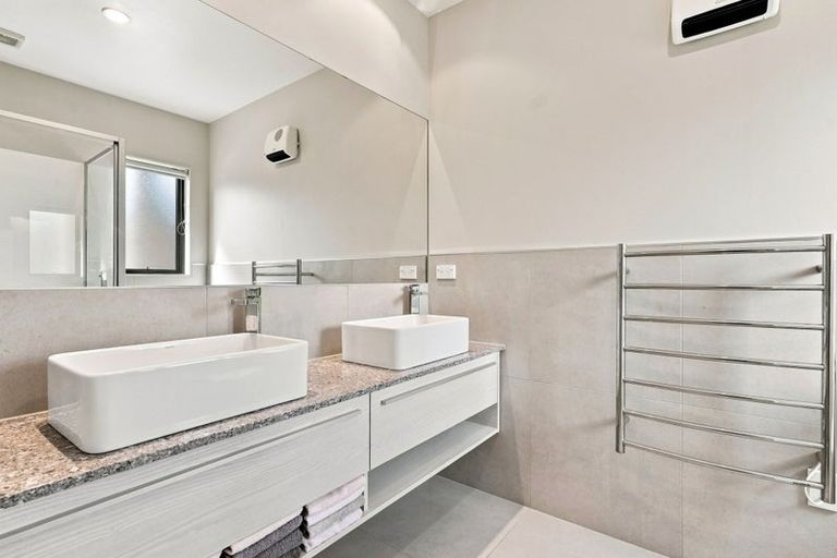 Photo of property in 13 Andalusian Way, Karaka, Papakura, 2113
