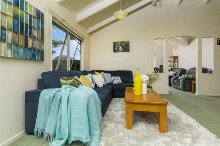 Photo of property in 18 Graven Court, Henderson, Auckland, 0612