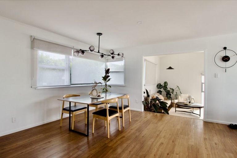 Photo of property in 5 Ngatoa Place, Glenfield, Auckland, 0629