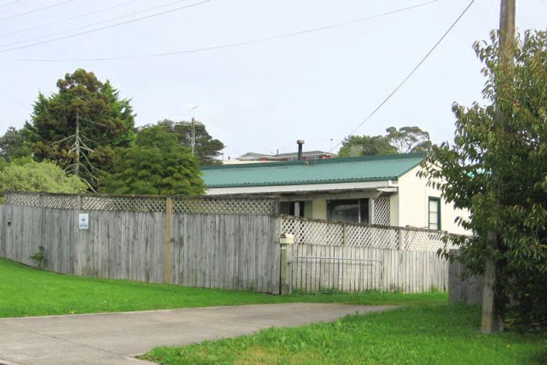 Photo of property in 2 Maori Hut Road, Red Beach, 0932