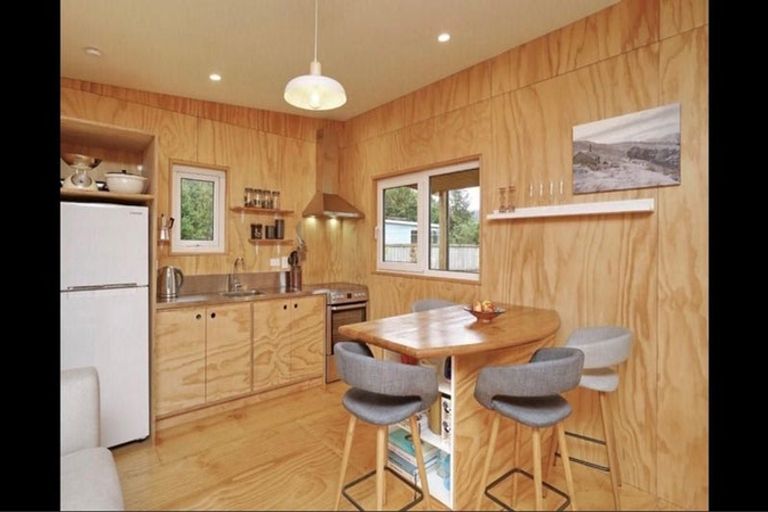 Photo of property in 5 Cross Street, Coalgate, 7673