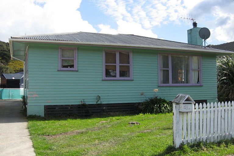 Photo of property in 249 Wellington Road, Wainuiomata, Lower Hutt, 5014