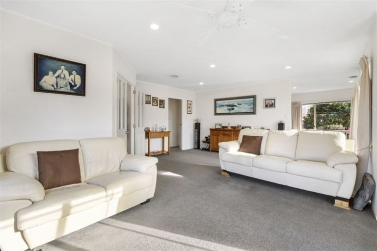 Photo of property in 156 Lakeside Drive, Orewa, 0931