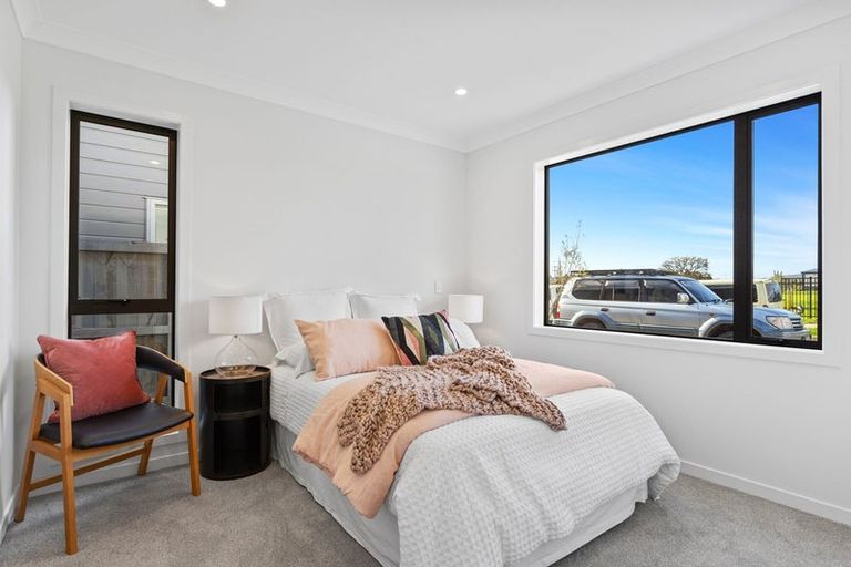 Photo of property in 51 Parkmore Drive, Rosehill, Papakura, 2113