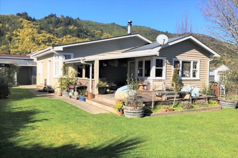 Photo of property in 2 Leicester Street, Picton, 7220