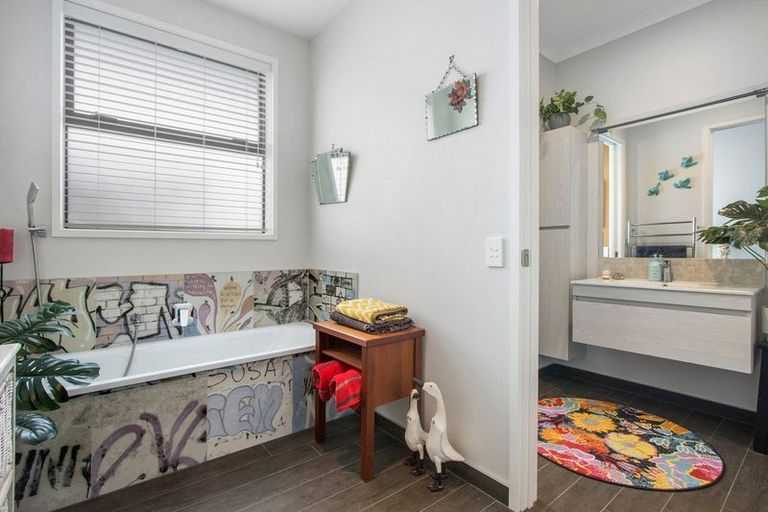 Photo of property in 49 Lakeside Terrace, Omokoroa, 3114