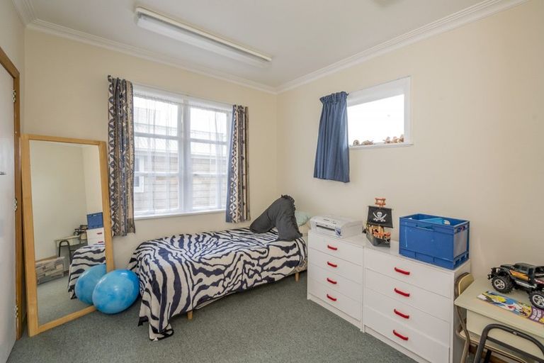 Photo of property in 19 Stanley Street, Levin, 5510
