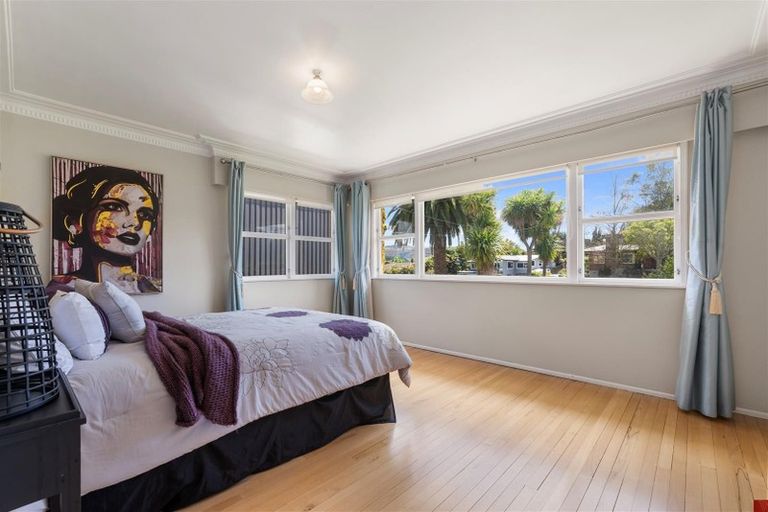 Photo of property in 11 Grand Vue Road, Kawaha Point, Rotorua, 3010