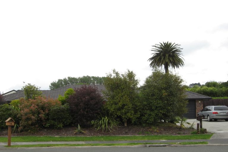 Photo of property in 10 Grassfield Place, Waimauku, 0812