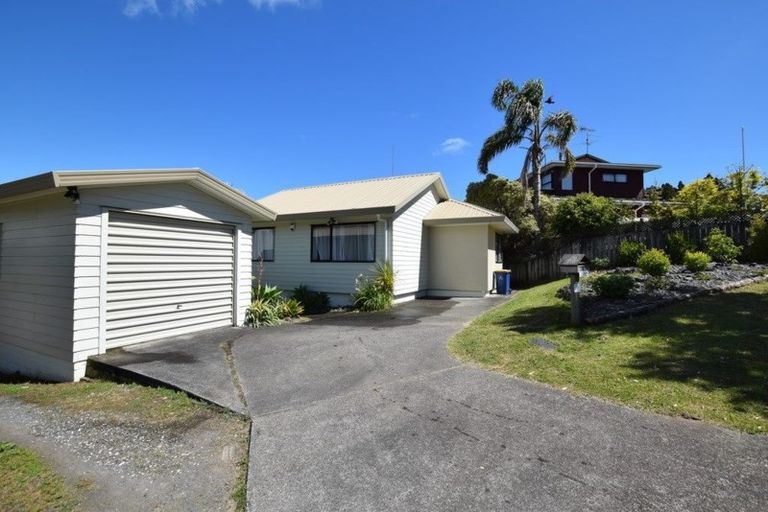 Photo of property in 3 Chardon Place, Henderson, Auckland, 0612