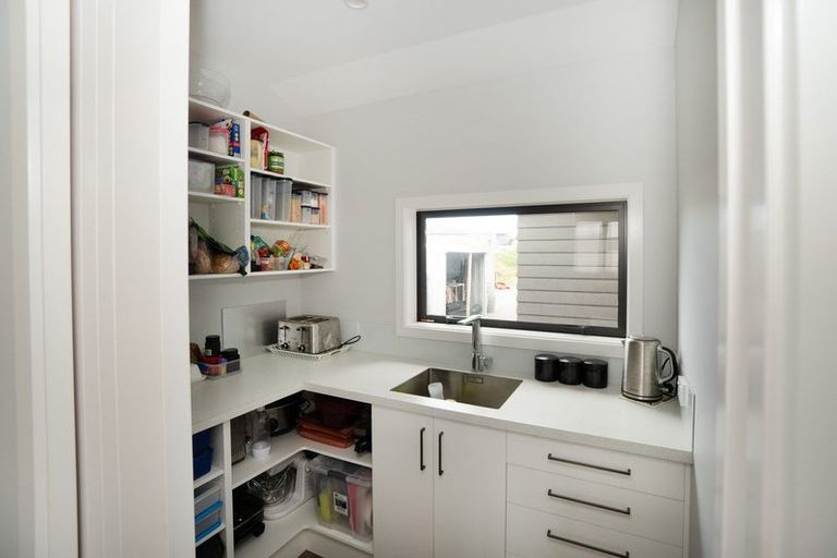 Photo of property in 76 Johnstone Drive, Fitzherbert, Palmerston North, 4410