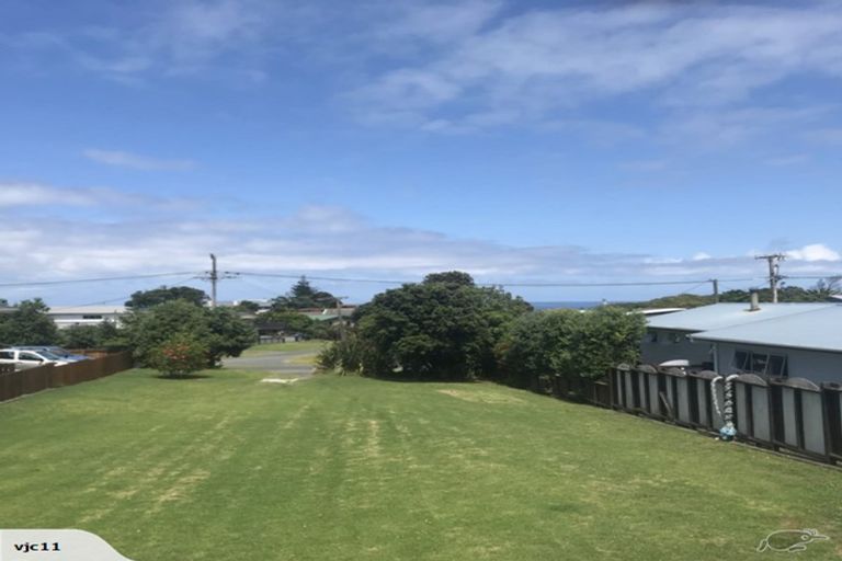 Photo of property in 9 Kelly Street, Baylys Beach, 0377