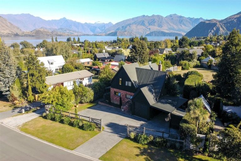 Photo of property in 136 Hunter Crescent, Wanaka, 9305
