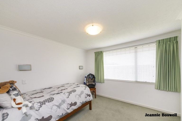 Photo of property in 30 Caroline Crescent, Highbury, Palmerston North, 4412