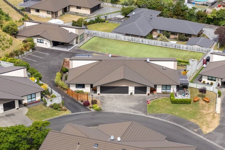 Photo of property in Caversham Park, 2/18 Caversham Road, Westmere, Whanganui, 4501