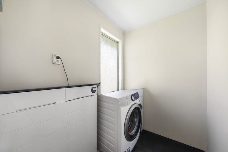 Photo of property in 6 Theban Place, Totara Vale, Auckland, 0629