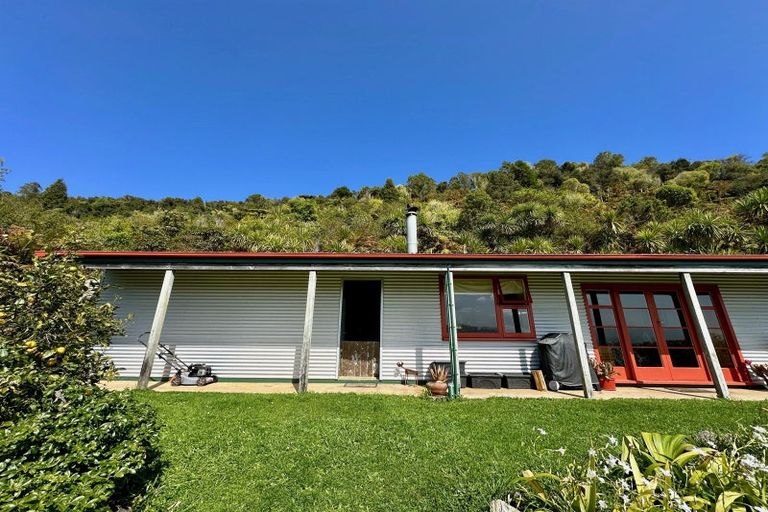 Photo of property in 6 Arapito Road, Karamea, 7893