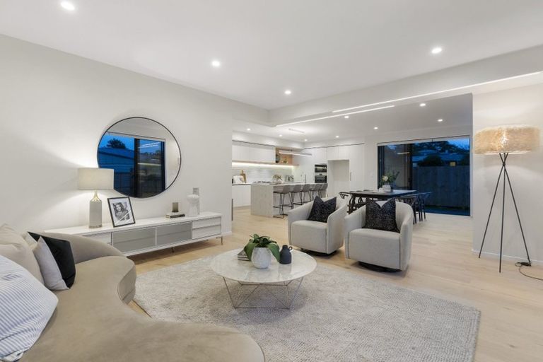 Photo of property in 35a Corunna Road, Milford, Auckland, 0620