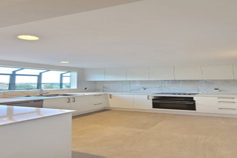 Photo of property in 2/6 Arirang Rise, Pinehill, Auckland, 0632