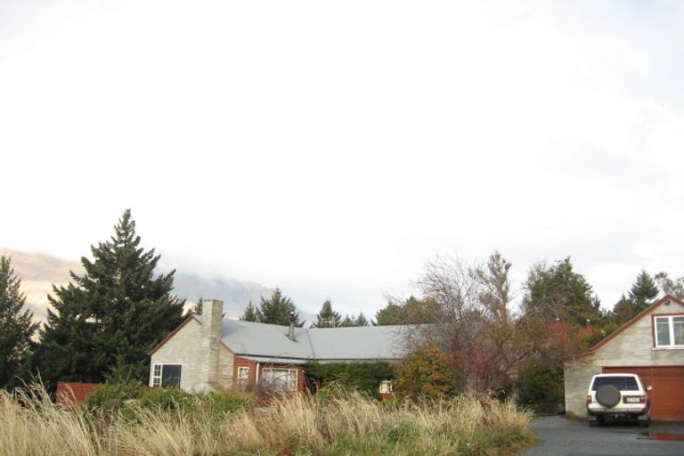 Photo of property in 8 Thorn Crescent, Fernhill, Queenstown, 9300