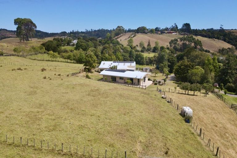 Photo of property in 14b Wairere Road, Waitakere, Henderson, 0782