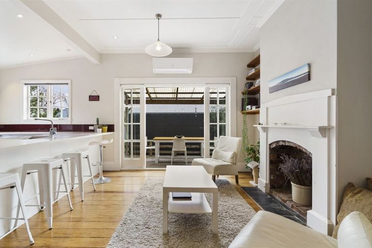 Photo of property in 2/21 Cowper Street, Devonport, Auckland, 0624