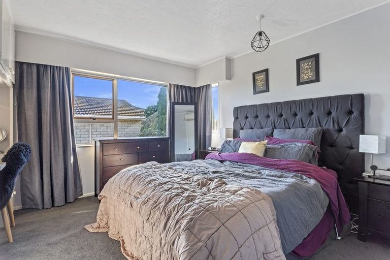 Photo of property in 2/26 Camberwell Place, Avonhead, Christchurch, 8042