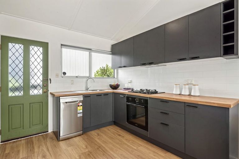 Photo of property in 2/24 Hastings Parade, Devonport, Auckland, 0624