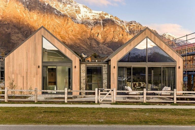 Photo of property in 18 Taurus Lane, Jacks Point, 9371