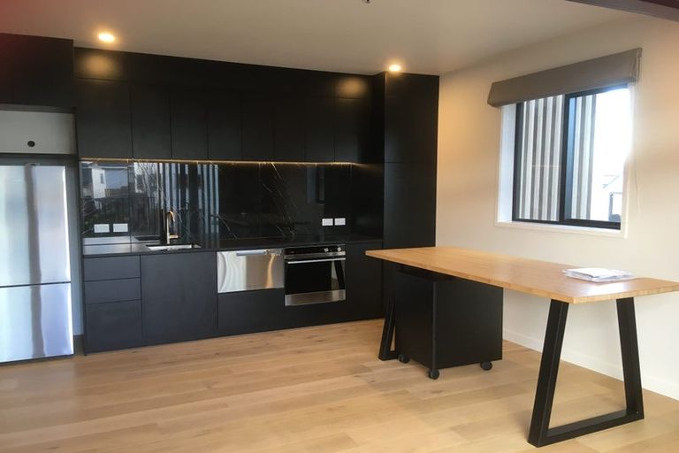 Photo of property in 2/165 Hobsonville Point Road, Hobsonville, Auckland, 0616