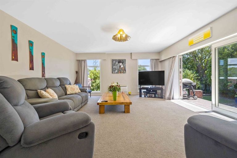 Photo of property in 6 Ilfracombe Place, Burnside, Christchurch, 8053