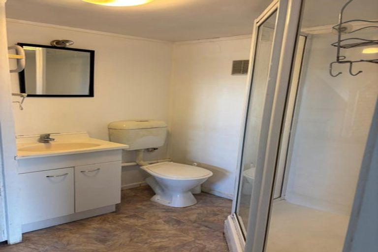 Photo of property in 465 Glenfield Road, Glenfield, Auckland, 0629