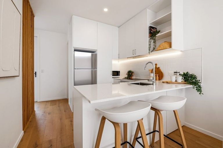 Photo of property in 12 Titoki Close, Matakana, 0985