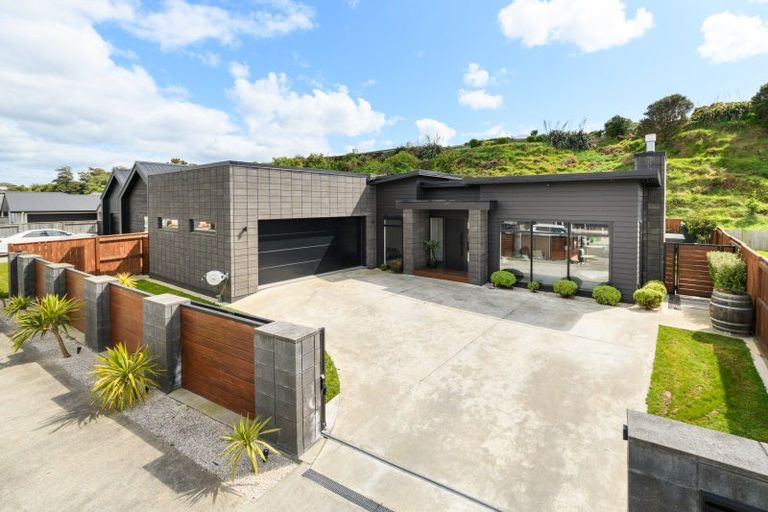 Photo of property in 35 Freedom Drive, Kelvin Grove, Palmerston North, 4414